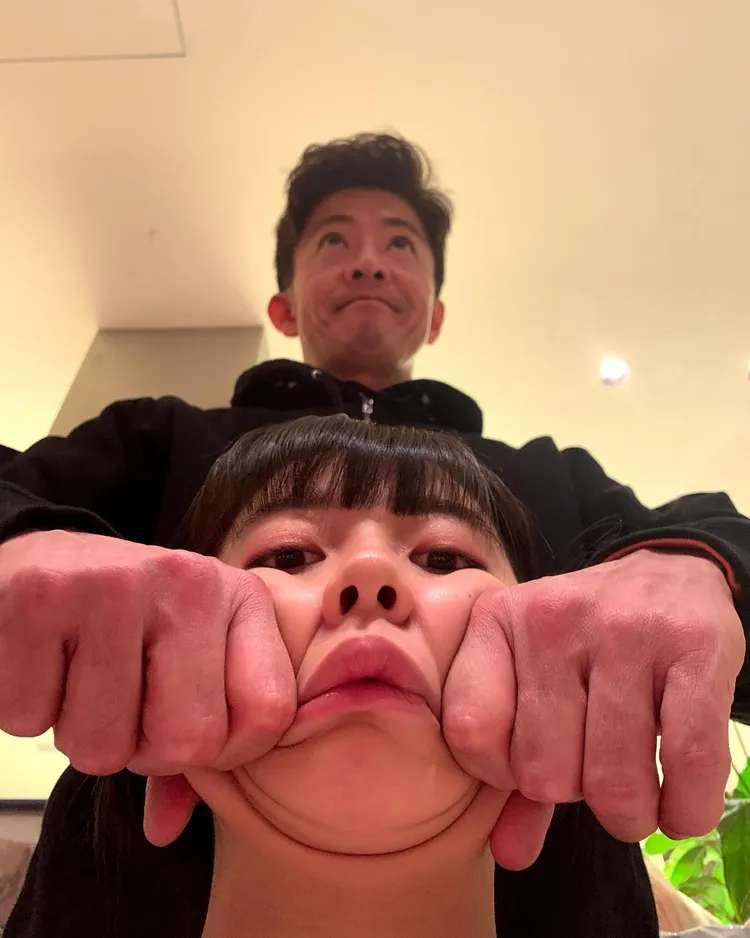 心美被爸爸惡搞。翻攝Cocomi IG