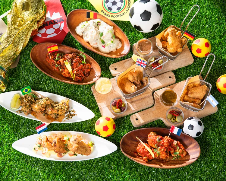 「世足盃限定寰宇風味雞翅」，以8個國家隊代表8款特色風味雞翅料理，每份280元起。業者提供