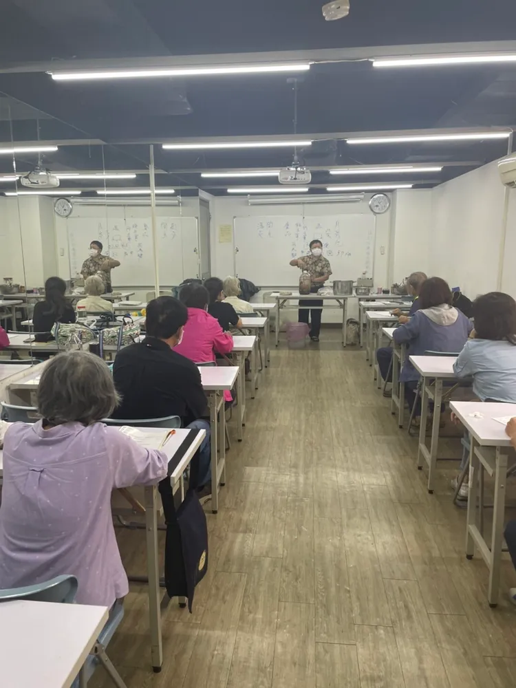 高雄市勞工大學本周六起開放135門課程報名，包括水電維修等多種課程。勞工局提供