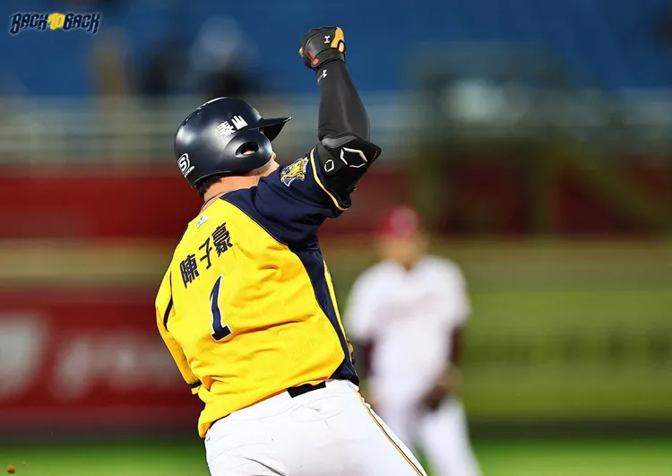 陳子豪炸裂致勝3分砲。中信兄弟提供