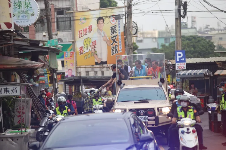 蘇清泉最後一方回防東港地區鄉鎮掃街。蘇清泉競選總部提供