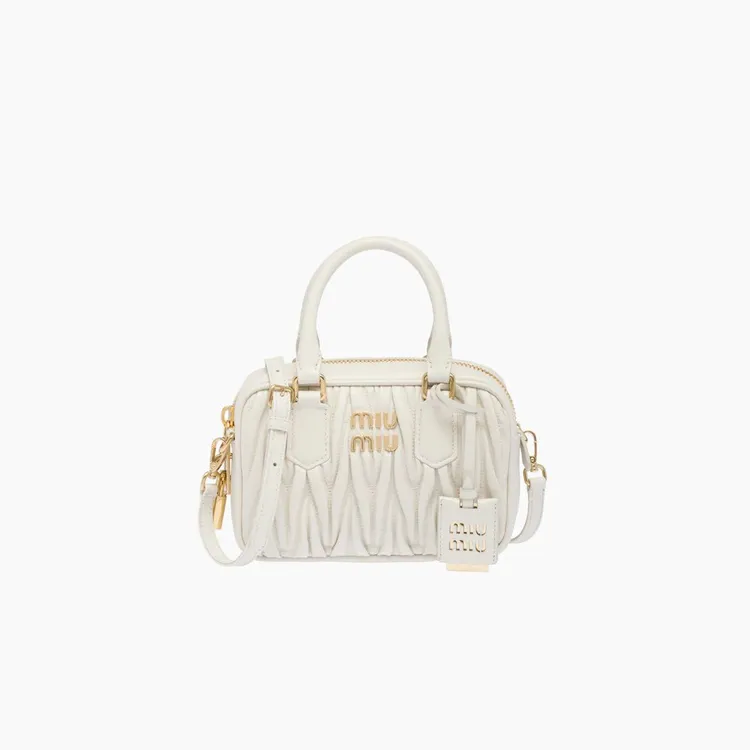 Matelassé納帕軟皮革手提肩背包，7萬7000元。品牌提供