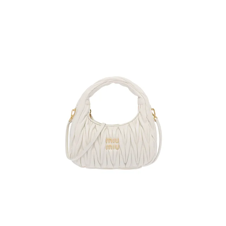 Miu Wander Matelassé納帕軟皮革手提肩背包，6萬7000元。品牌提供