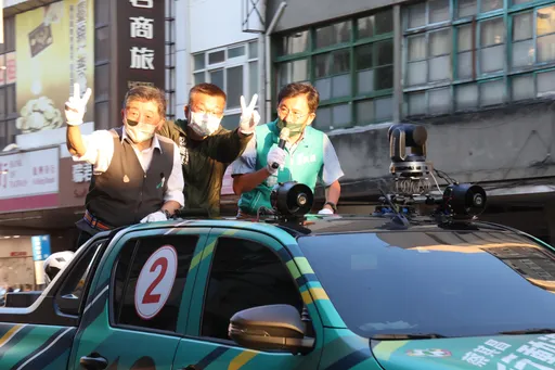 陳時中合體蔡其昌戰車掃票受歡迎　重申抗中保台是「理性不挑釁」