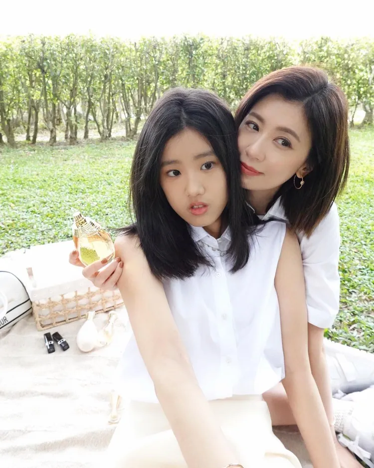 賈靜雯的大女兒梧桐妹也到了想交男友的年紀。翻攝梧桐妹IG