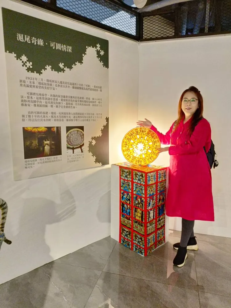 趙永馨10月底到淡水滬尾藝文休閒園區，參觀瓊瑤珍藏的拼圖展覽。趙永馨、瓊瑤故事館提供
