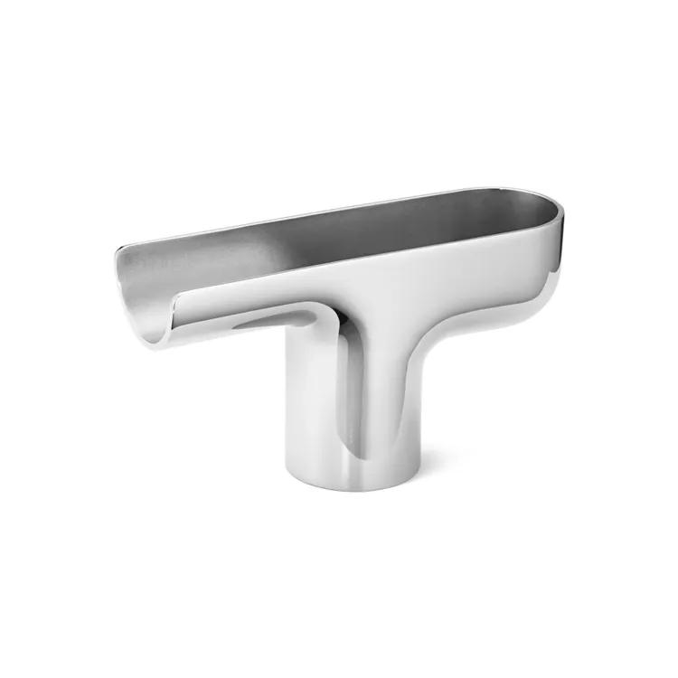NENDO設計師聯名系列鏡面手工拋光小型不鏽鋼花瓶，6300元。品牌提供