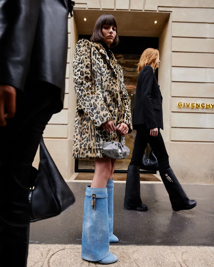 有著如鯊魚身軀般流暢輪廓的Shark Lock長靴，是GIVENCHY秋冬的主打鞋款。品牌提供