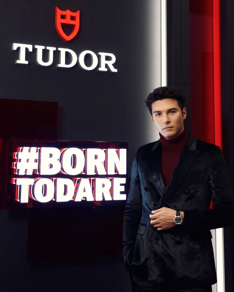 鳳小岳腕間的Black Bay Pro腕錶，同樣繼承了帝舵「天生敢為」的精神。品牌提供