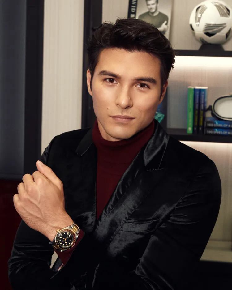 鳳小岳帥氣秀出帝舵Black Bay GMT S&G錶款，在他眼中，腕錶不只是閱時工具，更有見證人類歷史發展的內涵。品牌提供