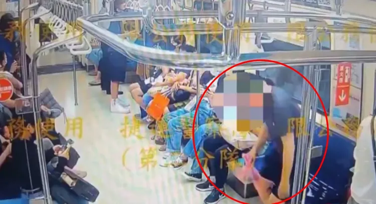 事實上梅男當時也找到了座位。翻攝畫面