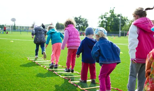 每天在家「1打4」!老公卻說她「都在放假」 網教1招回擊