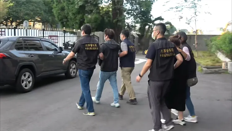 警方逮捕柏益集團成員。翻攝畫面