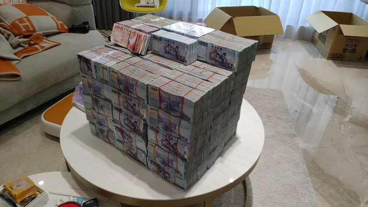 警方查扣博弈集團不法所得。翻攝畫面