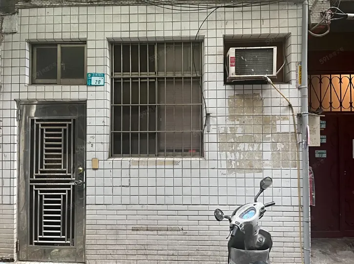 該房位於公寓1樓。翻攝591