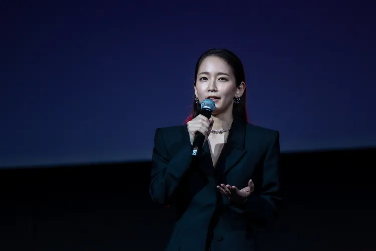 吉岡里帆在《噬亡村》。Disney提供