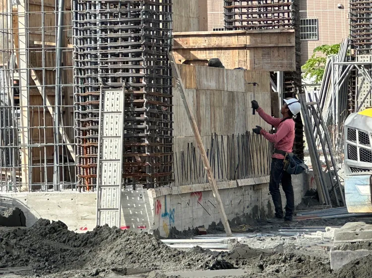 工料雙漲，不少小型建商獲利侵蝕，無法支撐。示意畫面