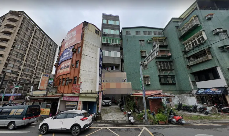 「老董的家」發生社會事件後，產權遭拍賣易主，近期有屋主上網求售。翻攝googlemap