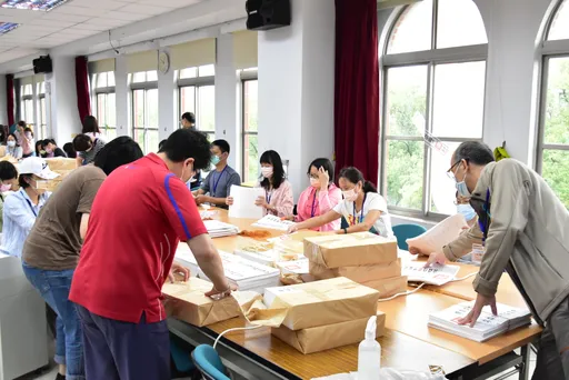 選票來了! 新竹縣13鄉鎮市公所赴選委會領取選票