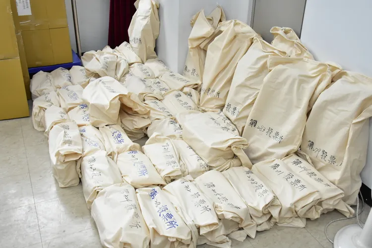 選票送到新竹縣選委會。新竹縣府提供