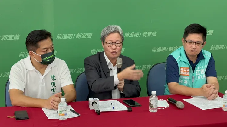 民進黨宜蘭縣長候選人江聰淵競選總部今天召開「檢驗台灣民衆黨的台灣立場」記者會。林泊志攝