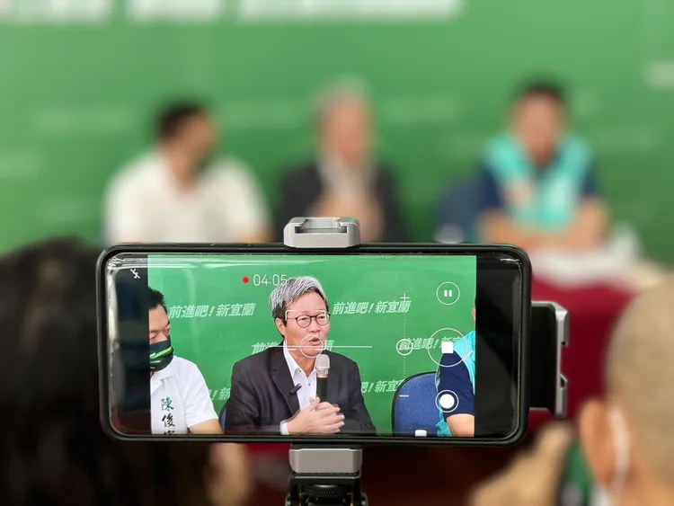 陳金德批評民眾黨是詐騙集團、是國民黨側翼，縣長候選人陳琬惠更是林姿妙助選員。林泊志攝