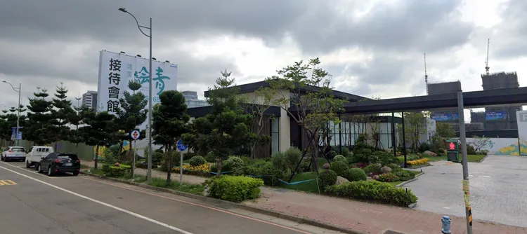 長慶一街近年吸引新推案，例如鴻廣建設就推出預售大樓「鴻廣絵青」，訴求A7靜巷學區的精工宅，訴求享受A7、A8雙捷正核心的繁榮。翻攝Google map