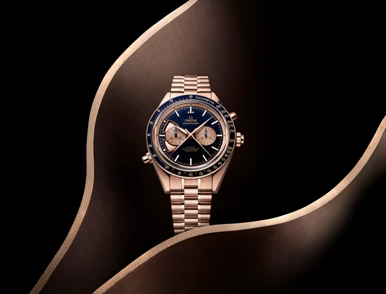 超霸Chrono Chime 18K Sedna金 3問計時手動上鍊腕錶，整體更摩登實戴。品牌提供