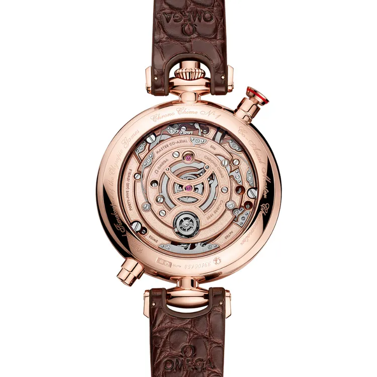 腕錶底蓋鐫刻的「Official Timekeeper of the Olympic Games」與「Co- Axial Master Chronometer」字樣，證明了錶款的不凡身分。品牌提供