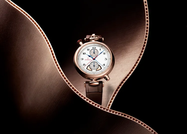 Olympic 1932 Chrono Chime 18K Sedna金 3問計時手動上鍊腕錶，整體設計向1932洛杉磯奧運上所使用的計時懷錶致敬。品牌提供