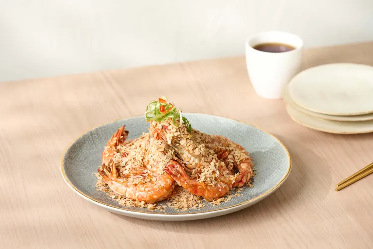 「獅城麥片蝦」是充滿新加玻風格的美食。業者提供