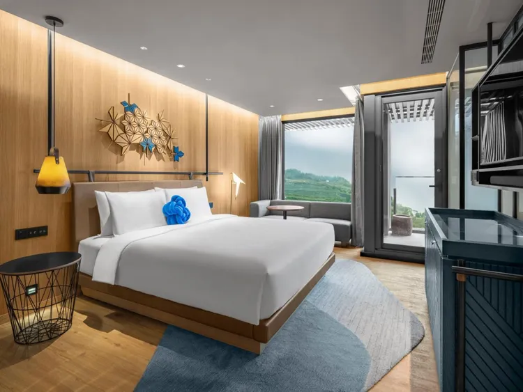 阿里山英迪格酒店即日起開放明年3月櫻花旺季之客房預購。翻攝阿里山英迪格酒店官網