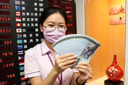 這行薪資超香 人力銀行:比一般社會新鮮人均薪高近30%