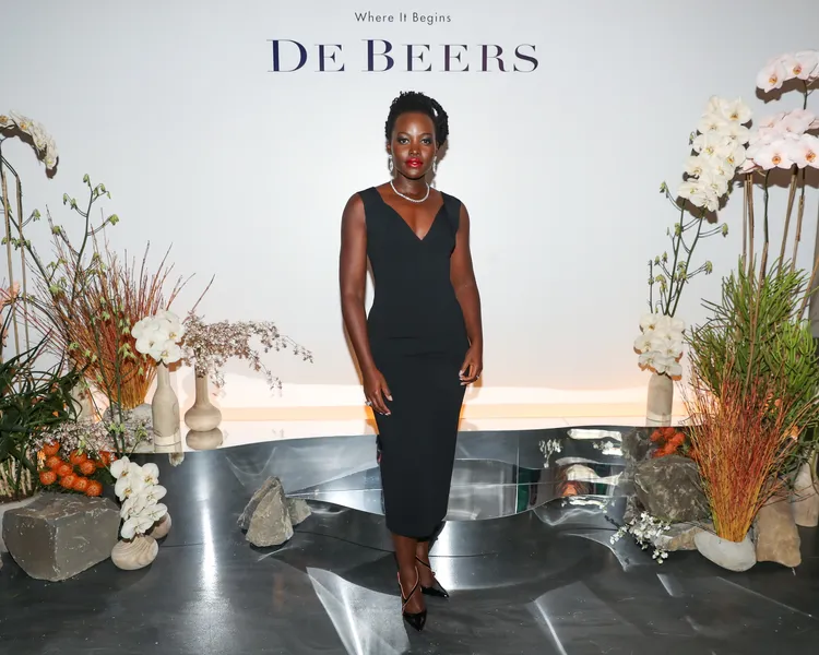 露琵塔尼詠歐是De Beers首位全球大使。品牌提供