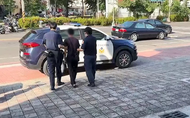 警方訊後將李姓男子依竊盜罪移送法辦。讀者提供