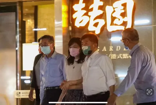 徐巧芯PO照控陳時中鹹豬手 紙風車為她抱屈:請停止人身攻擊!