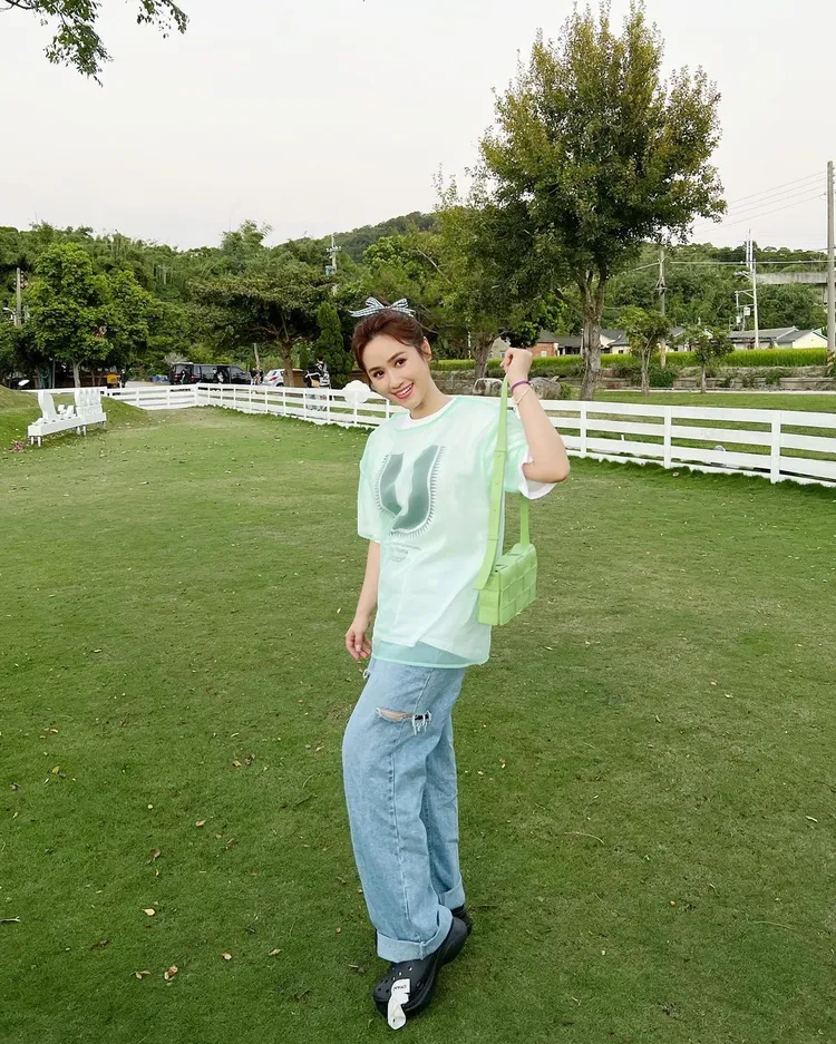 準媽媽吳姍儒絲毫沒飄孕味，仍是一副少女樣。翻攝Sandywis IG