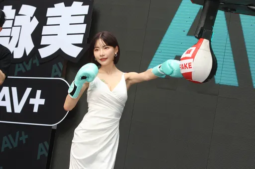 AV女優深田詠美爽台灣鐵粉對作品超熟 嬌嗔正版才能看清性感身體