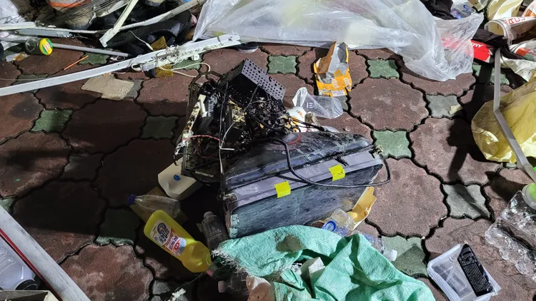 起火廢棄電視機。劉榮輝攝