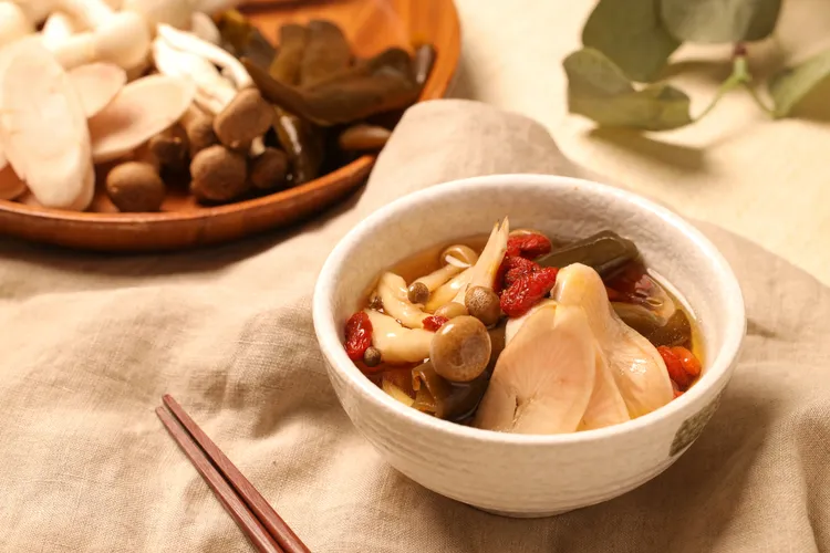 「花蓮館－剝皮辣椒牛蒡菌菇湯」。煙波集團提供