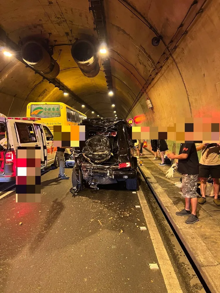 隧道內乘客疏散。民眾提供