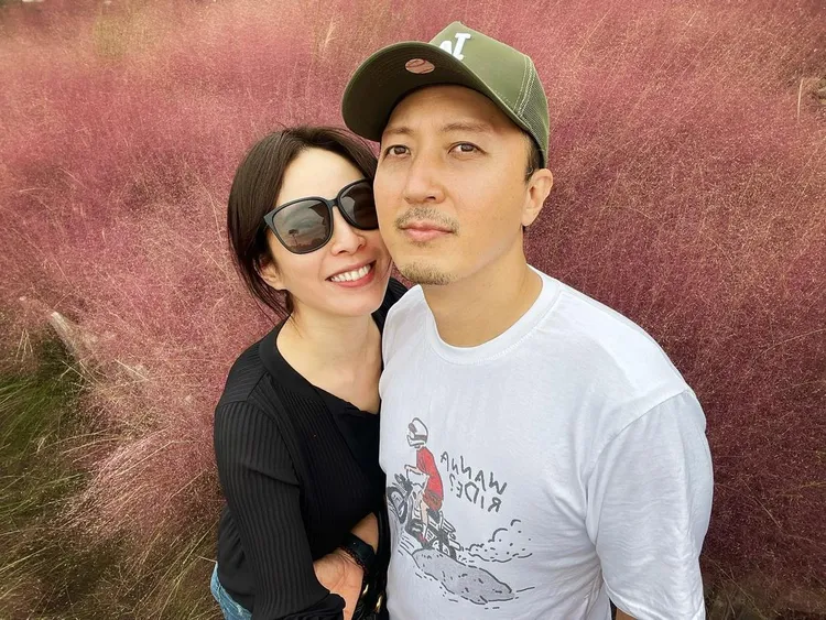 天心（左）與金榮敏結婚6年來感情始終濃烈甜蜜。翻攝skyheart1111 IG

