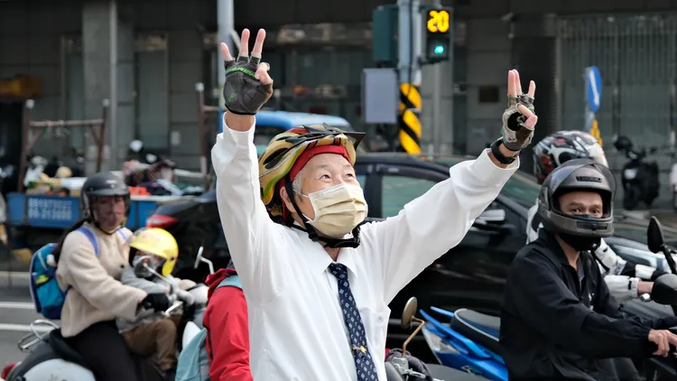 支持者熱情回應。競辦提供