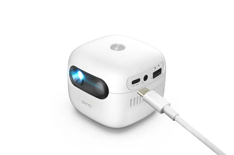 10W低功耗，內建電池可看2.5小時，能用一般或PD行動電源充電。支援USB-C，不需另購轉接線 。業者提供