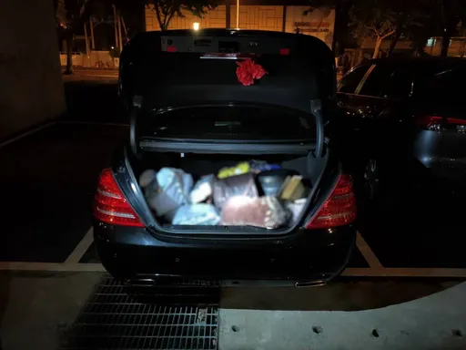 後車廂門未關「財物全攤開」 警急連絡車主