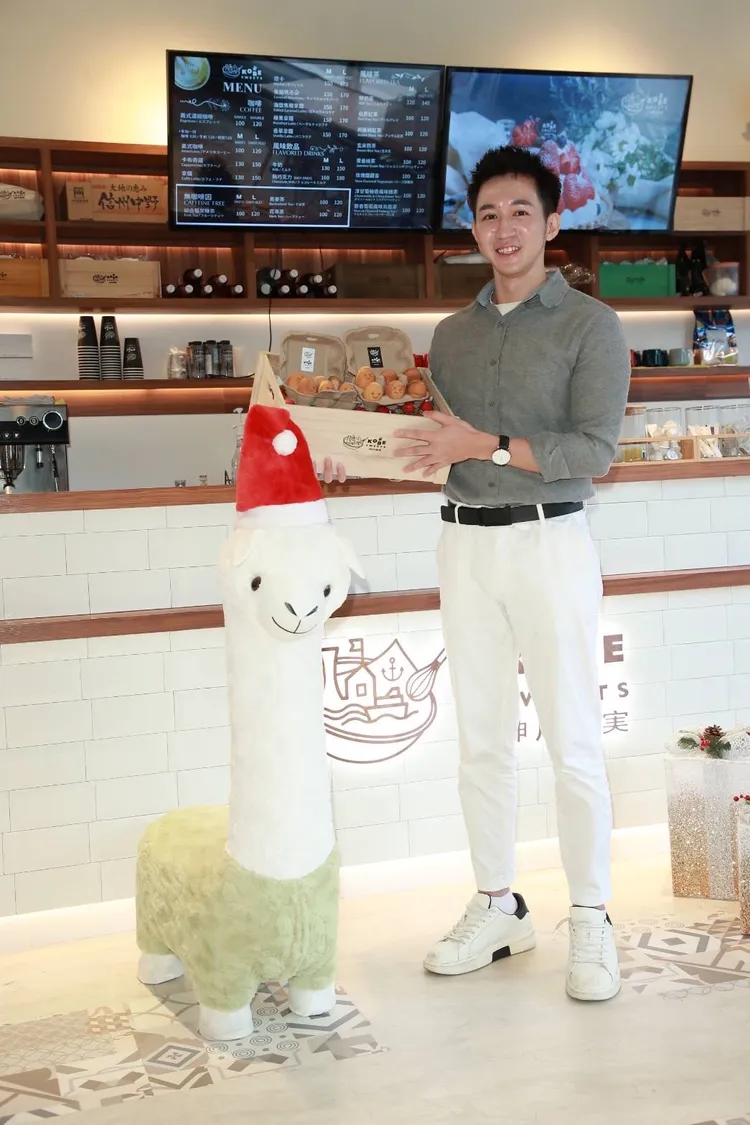 劉道玄今義賣聖誕餐盒，100份現場快速完售。紅心字會