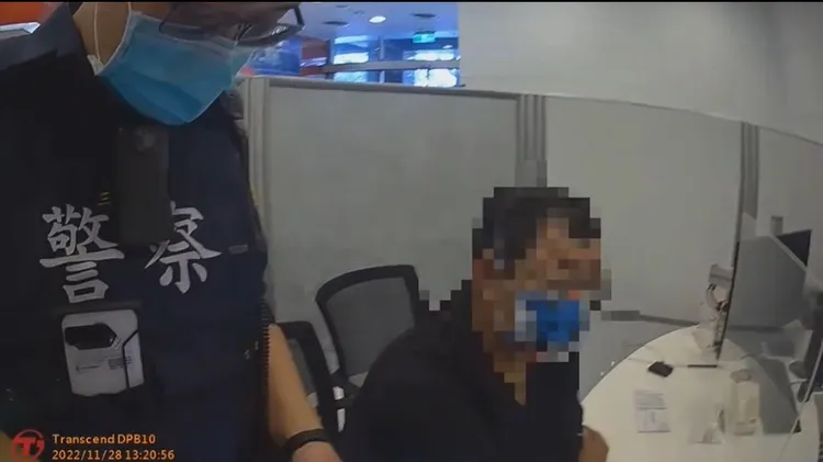 民眾遭詐騙匯款，警方即時攔阻。警方提供