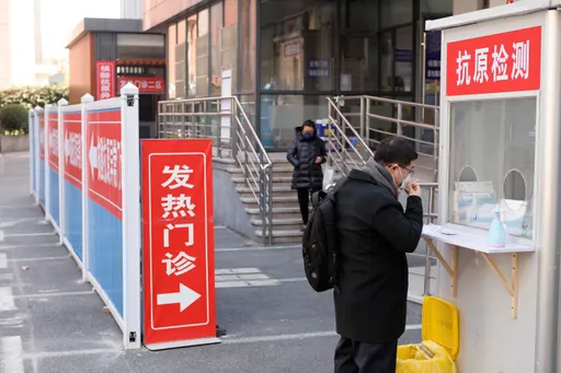 香港公衛專家估:中國解封恐有近100萬人染疫死