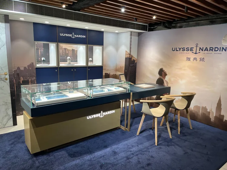 雅典錶自寶鴻堂鐘錶台北忠孝店移至台北旗艦店3樓，開出全新經銷櫃點。品牌提供