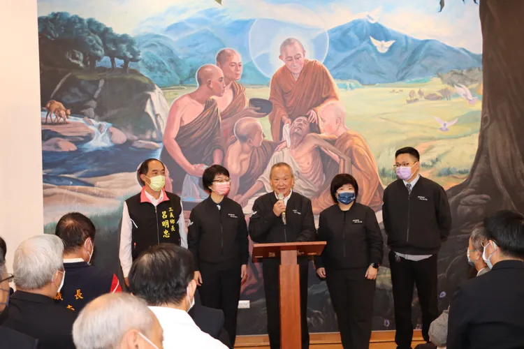 苗栗縣長徐耀昌率縣府團隊道賀中醫醫院啟用。苗栗縣政府提供 